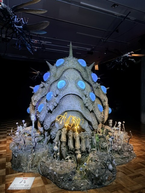 「金曜ロードショーとジブリ展」の王蟲を正面から見た展示