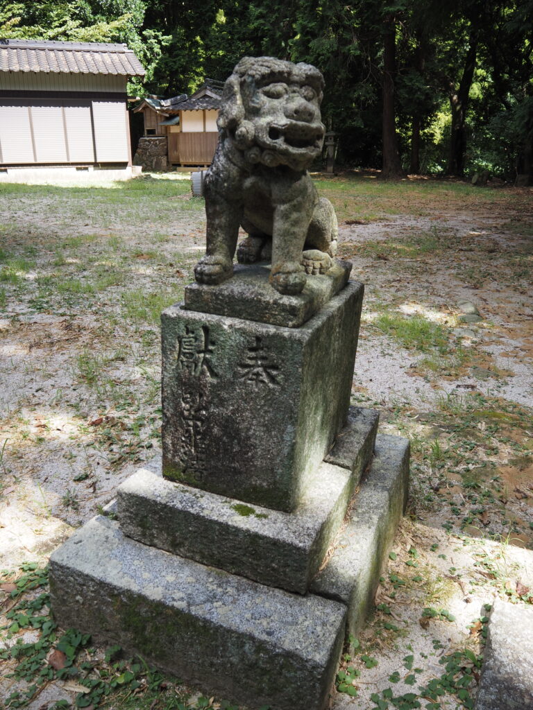 松尾八幡宮の阿形の狛犬